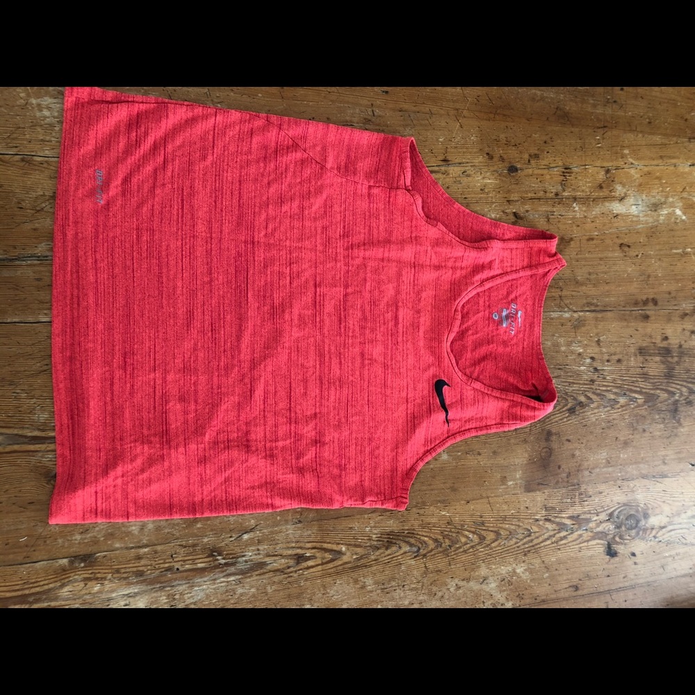 Men’s lightly used dry fit tank - NIKE